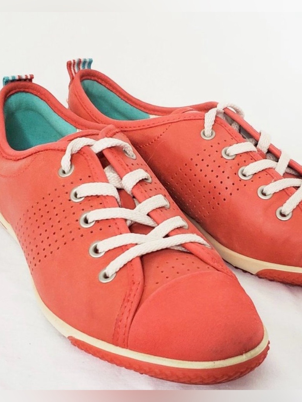 Ecco Coral Lace-Up Casual Sneakers with White Trim